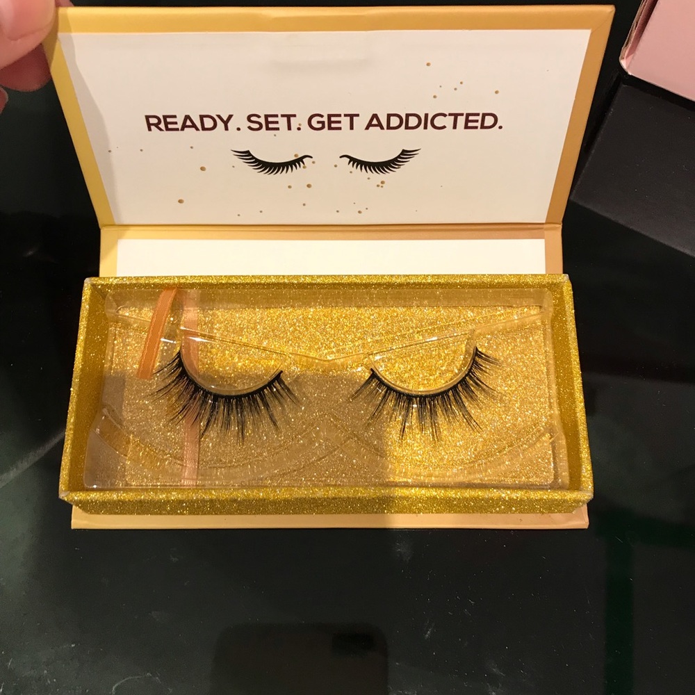 Eyelashes - Picture 2 of 2